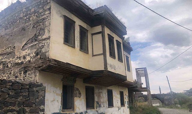 Tarihi Ahmet Tevfik Paşa Konağı yıkılıyor