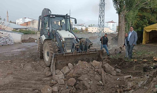 Taşlıçay'da sokak ve yol genişletme çalışmaları başladı