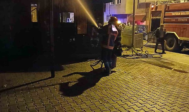Tatvan'da zabıta kulübesinde çıkan yangın korkuttu