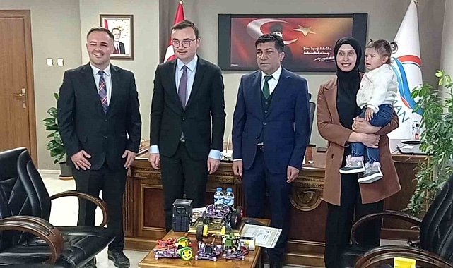 TEKNOFEST yarışmasında Türkiye 4'üncüsü olan çifte başarı ödülü