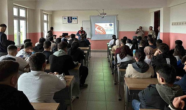Üniversite öğrencilerine jandarmadan bilgilendirme