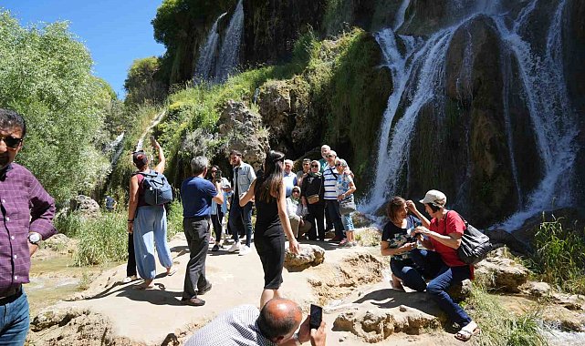 Üniversite öğrencilerinin gelmesiyle Girlevik Şelalesinde yoğunluk oluştu