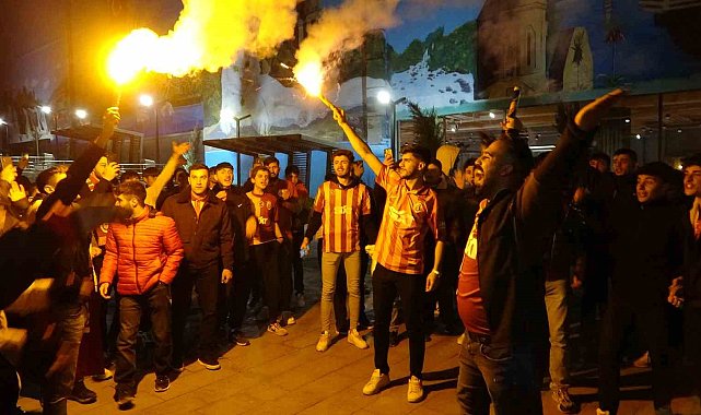 Van'da Galatasaraylı taraftarların derbi coşkusu