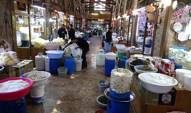 Van'ın asırlık lezzeti otlu peynir kışlık küplerde tüketiciyle buluşuyor