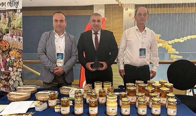 Yücel Üzeyir Kars balının tanıtımını yaptı