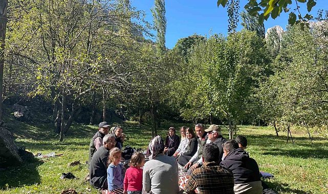 Yüksekova'da çiftçiler bilgilendiriliyor