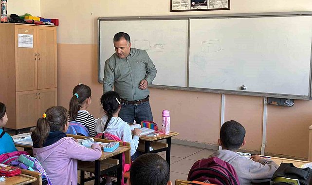 Heimlich' eğitimi ile öğrencisini ölümden kurtardı