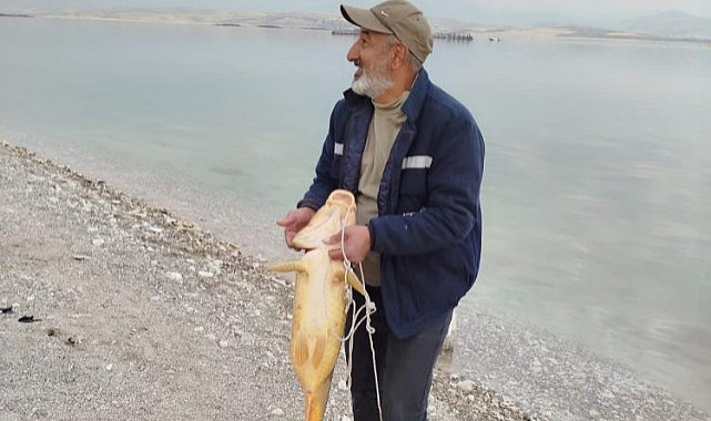 21 kiloluk sazan yakaladı, mutluluğu tebessüm ettirdi