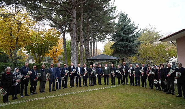 40 yıldır öğrencilere ışık tutan bilge çınarlar 'Öğretmenler Günü' öncesinde vali konağında ağırlandılar