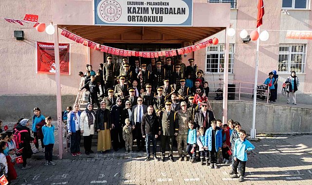 9'uncu Kolordu Komutanlğı bölge bandosu Kazım Yurdalan'daydı