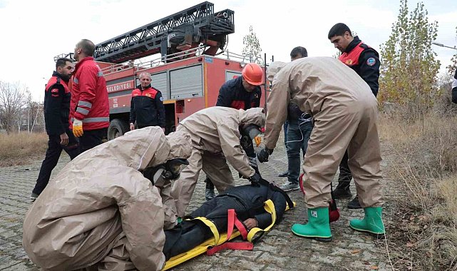 Ağrı'da gerçeği aratmayan afet tatbikatı