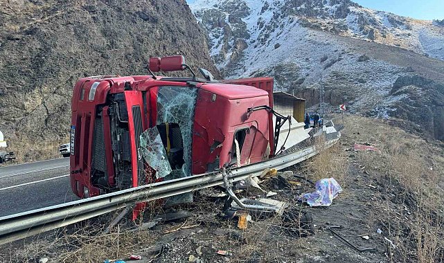Ağrı'daki 3 ayrı trafik kazasında 4 kişi yaralandı