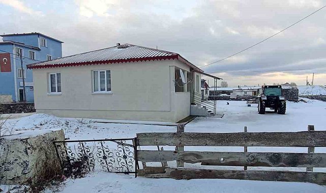Akyaka'ya mevsimin ilk karı düştü