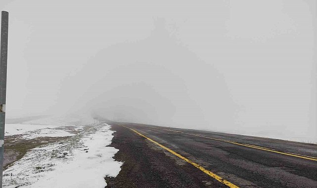Ardahan'da kar yağışı ulaşımı aksattı
