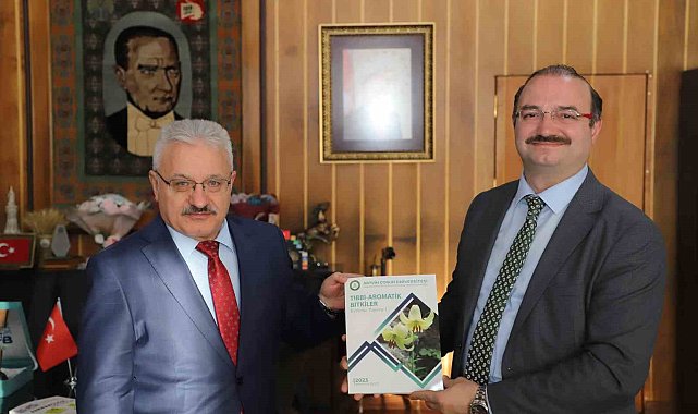 Artvin Çoruh Üniversitesi Rektörü Bilgin'den Rektör Hacımüftüoğlu'na ziyaret