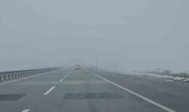 Bitlis-Güroymak kara yolunda sis etkili oluyor