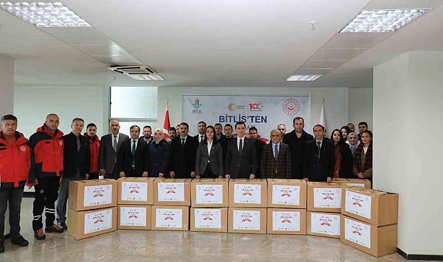 Bitlis'te öğrencilere mont ve bot yardımı