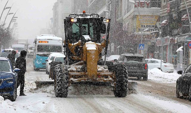 Büyükşehir'in kar timleri iş başında