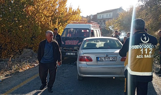 Darende'de minibüs ile otomobilin karıştığı kazada 2 kişi yaralandı