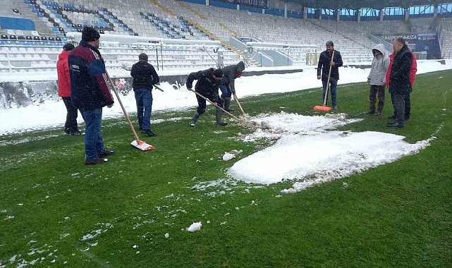 Dışarısı bembeyaz kar, içerisi yemyeşil bir saha