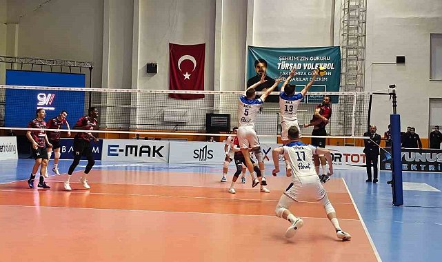 Efeler Ligi: TÜRŞAD: 0 - Halkbank: 3