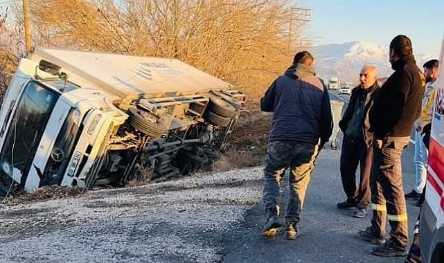 Elazığ'da kamyon yoldan çıktı, sürücü yaralandı