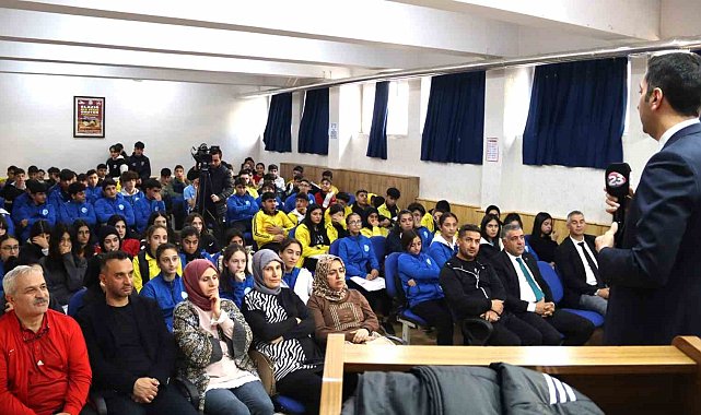 Eren, Spor Lisesi öğrencileriyle buluştu