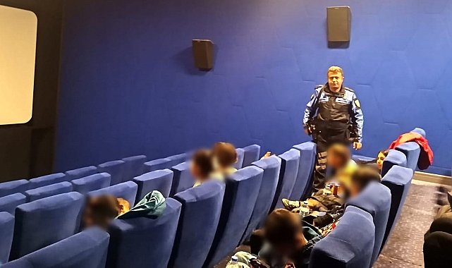 Erzincan polisi sevgi evlerinde kalan çocukları sevindirdi