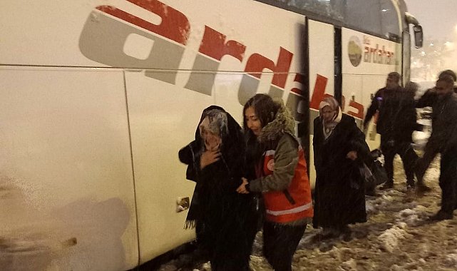 Erzincan'da kar ve tipide mahsur kalanlara ulaşmak için ekipler seferber olundu