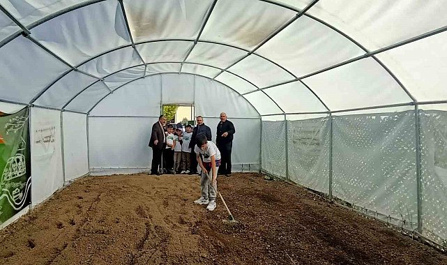Erzincan'da okuldaki çiftlik kışlık sebze üretecek
