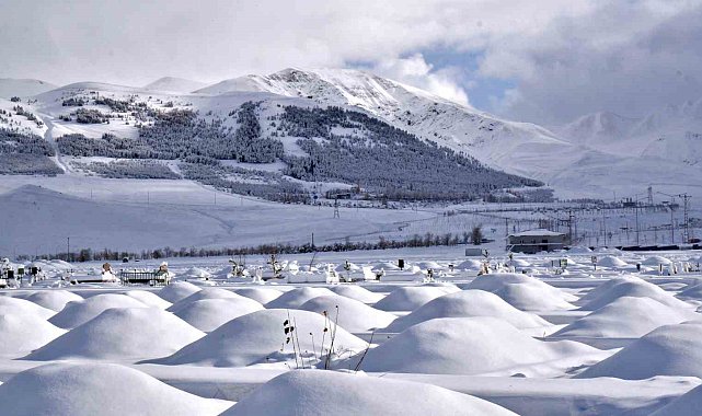 Erzurum'da bin 133 yerleşimin yolu trafiğe kapandı