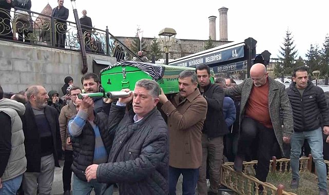 Erzurum'un asırlık ninesi son yolculuğuna uğurlandı