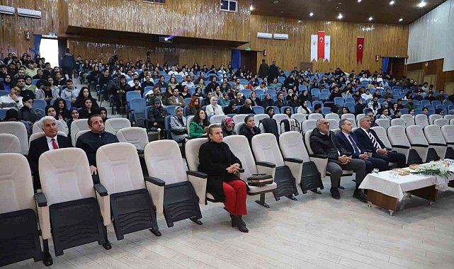 FÜ'de "Bağımlılık ve Bağımlılıkla Mücadele" paneli düzenlendi
