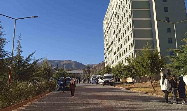 Genç kız yurt binası önünde ölü bulundu