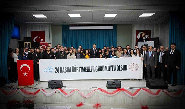 Hakkari'de 24 Kasım Öğretmenler Günü kutlandı