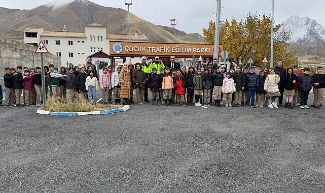 Hakkari'de çocuklara trafik eğitimi verildi