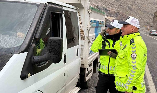 Hakkari'de radarla hız kontrol uygulaması yapıldı
