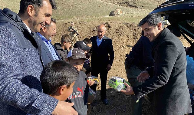 Hamur Kaymakamı Mahir, köy ziyaretlerinde vatandaşlarla buluştu