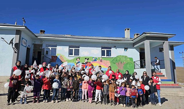 Hamur'da Kızılay Haftası etkinlikleri renkli görüntülere sahne oldu