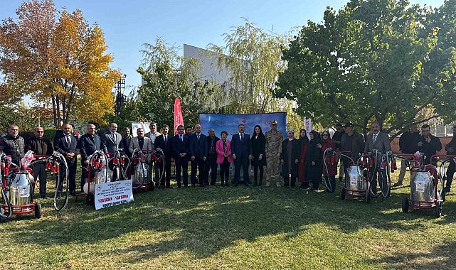 Iğdır'da üreticilere süt sağım makineleri dağıtımı yapıldı