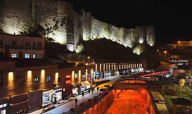 Işıklandırılan Bitlis'te gece güzelliği