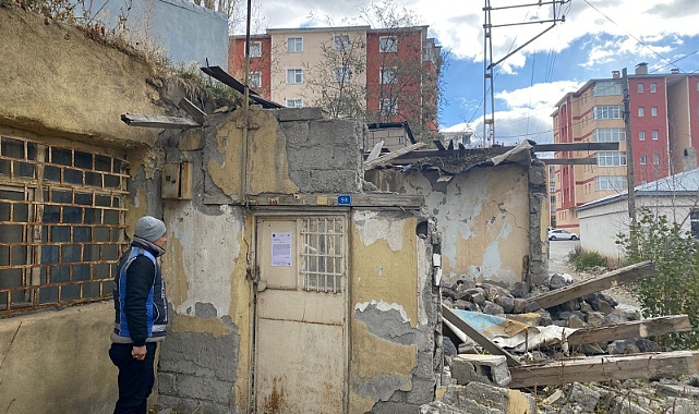İstasyon Mahallesi’ndeki metruk yapılar yıkılıyor