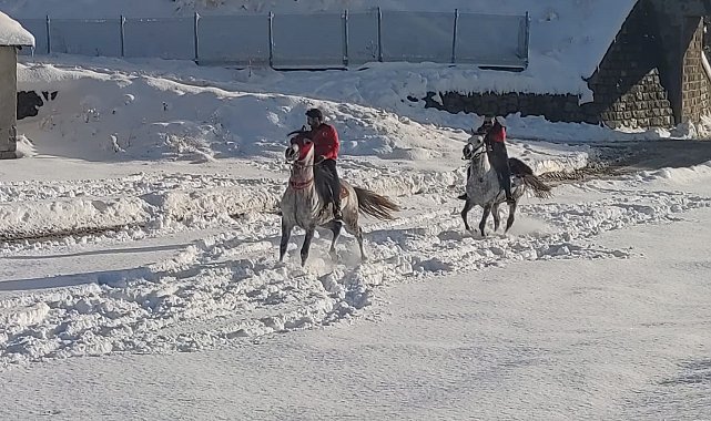 Kar üstünde cirit antrenmanı nefes kesti