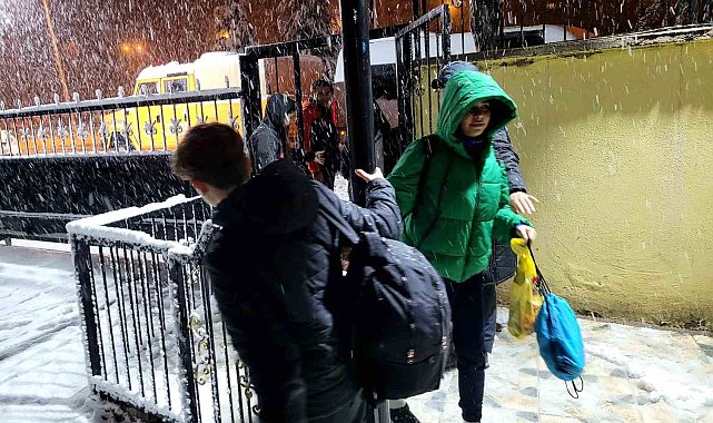 Karda mahsur kalan 21 kişiyi, AFAD kurtardı