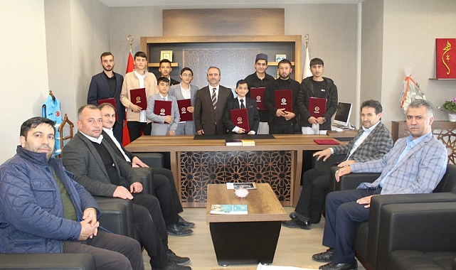 Kars’ta başarılı hafızlar belgelerini aldı