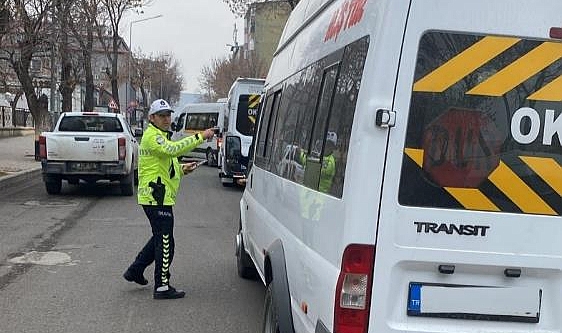 Kars'ta okul servisleri trafik denetlendi