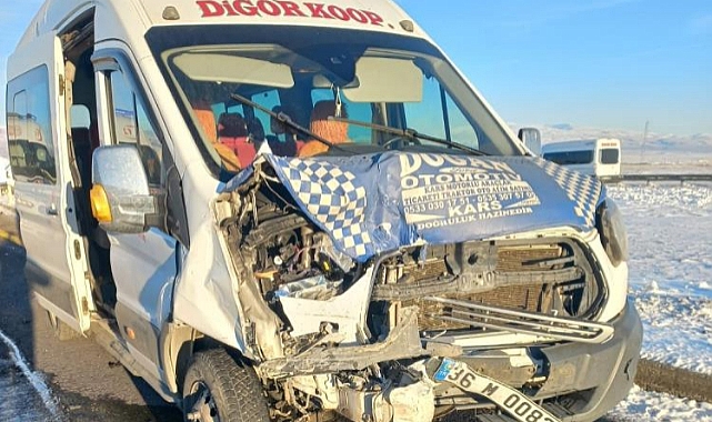 Kars'ta trafik kazası: 12 yaralı