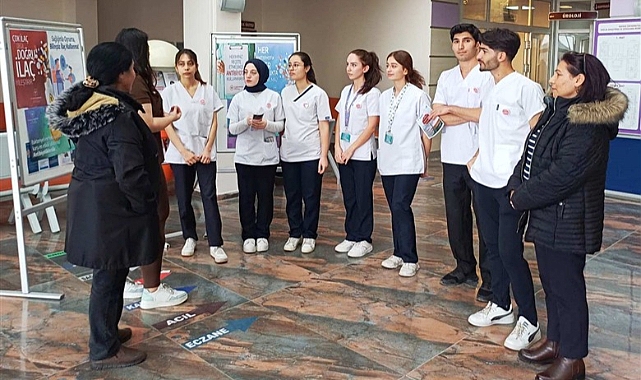 Kars’ta vatandaşlar doğru ilaç konusunda bilinçlendirildi 