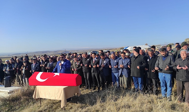 Kars'ta vefat eden Kıbrıs gazisi son yolculuğuna uğurlandı
