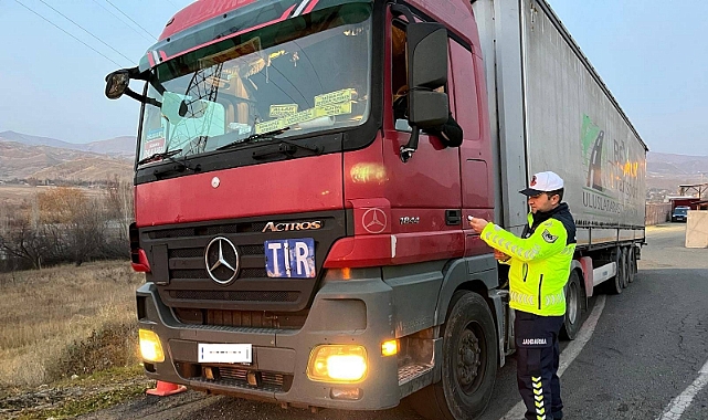 Kars'ta yük ve yolcu taşıyan araçlara denetim